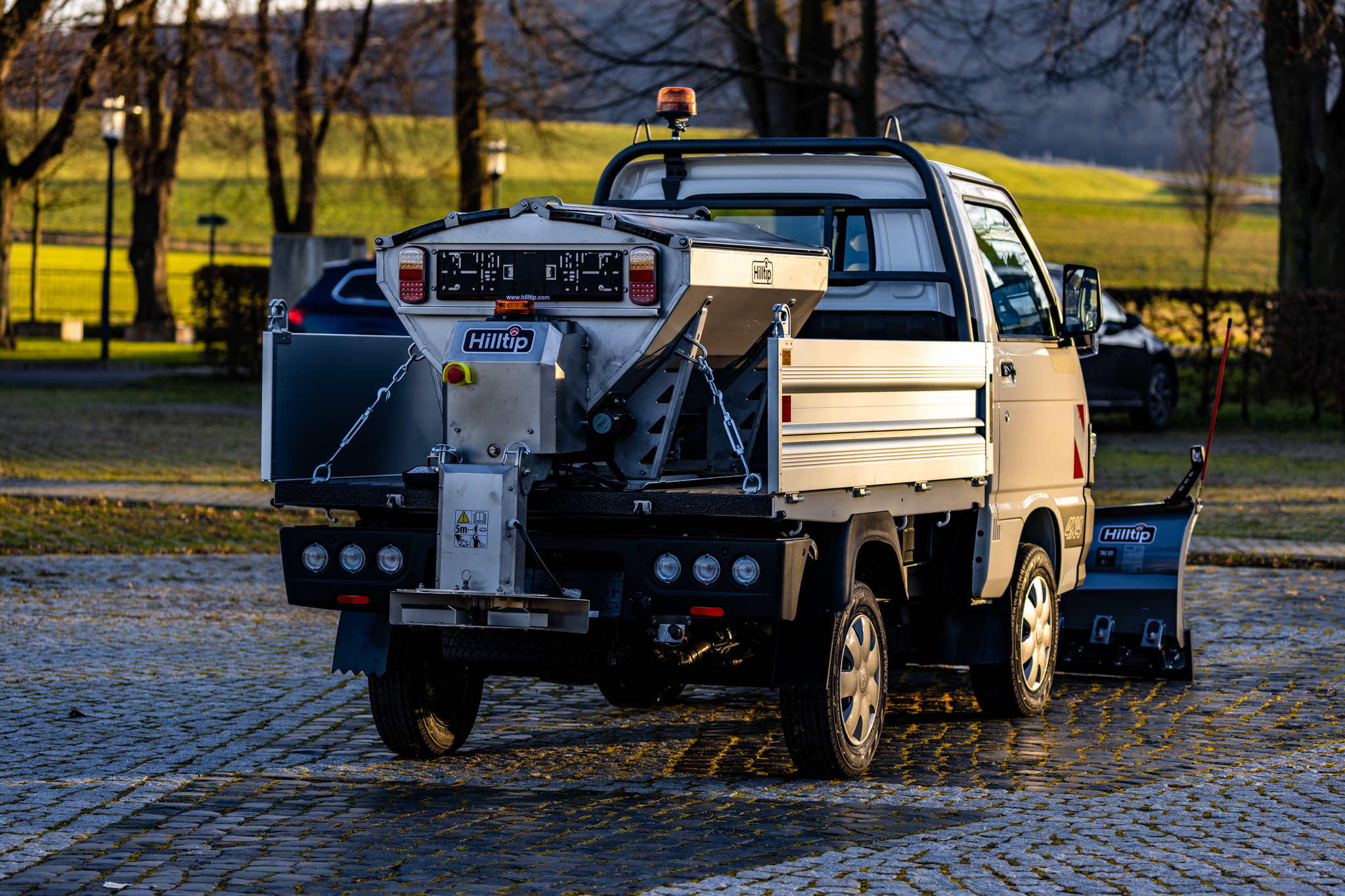 Hersteller Winterdienstfahrzeuge Piaggio Porter: Handel, Vertrieb, Lieferant - HWNtec Winterdienstfahrzeuge