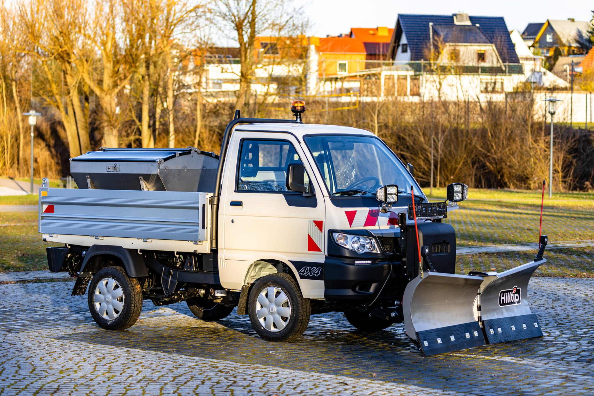 Hersteller Winterdienstfahrzeuge Piaggio Porter: Handel, Vertrieb, Lieferant - HWNtec Winterdienstfahrzeuge