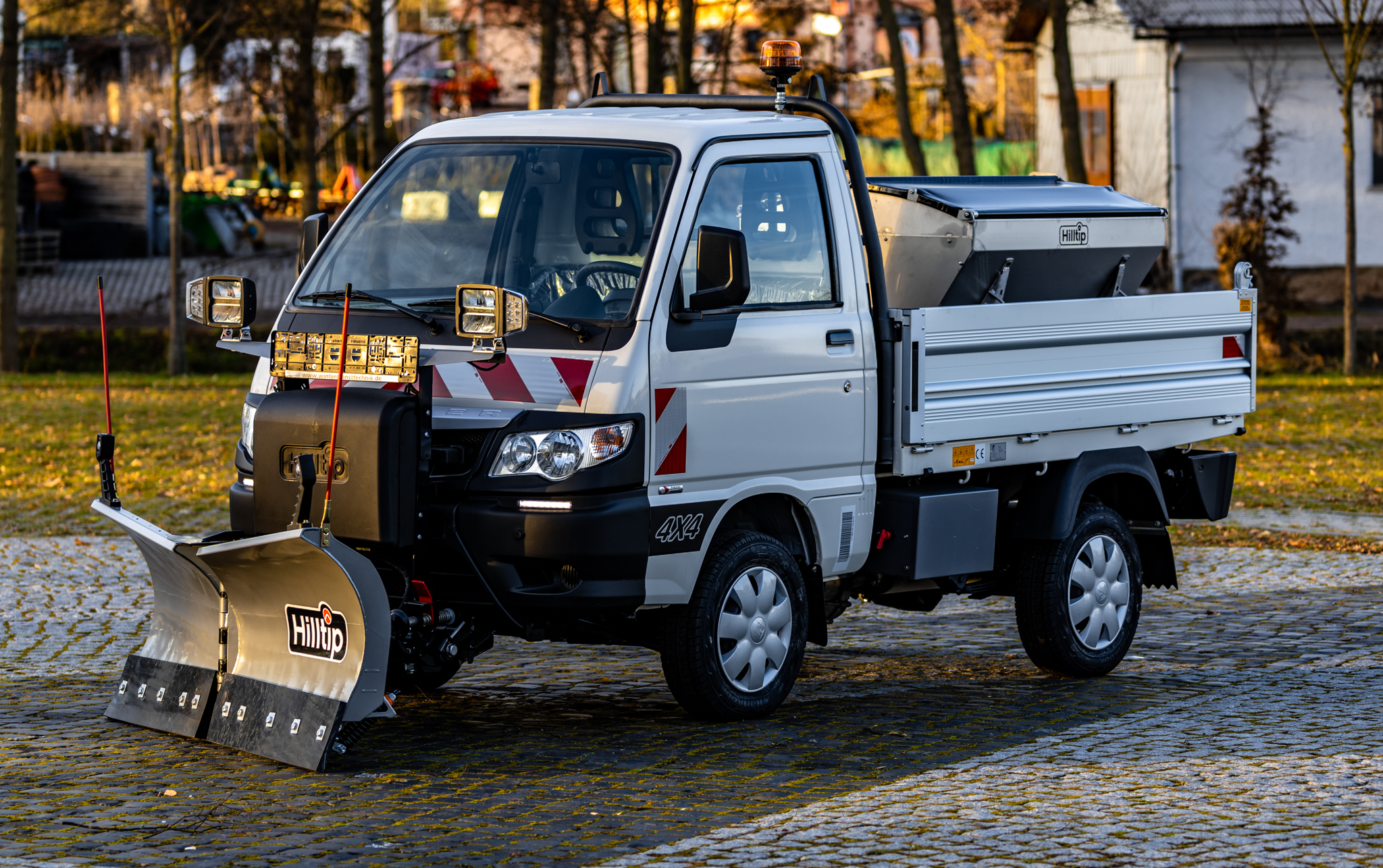 Hersteller Winterdienstfahrzeuge Piaggio Porter: Handel, Vertrieb, Lieferant - HWNtec Winterdienstfahrzeuge