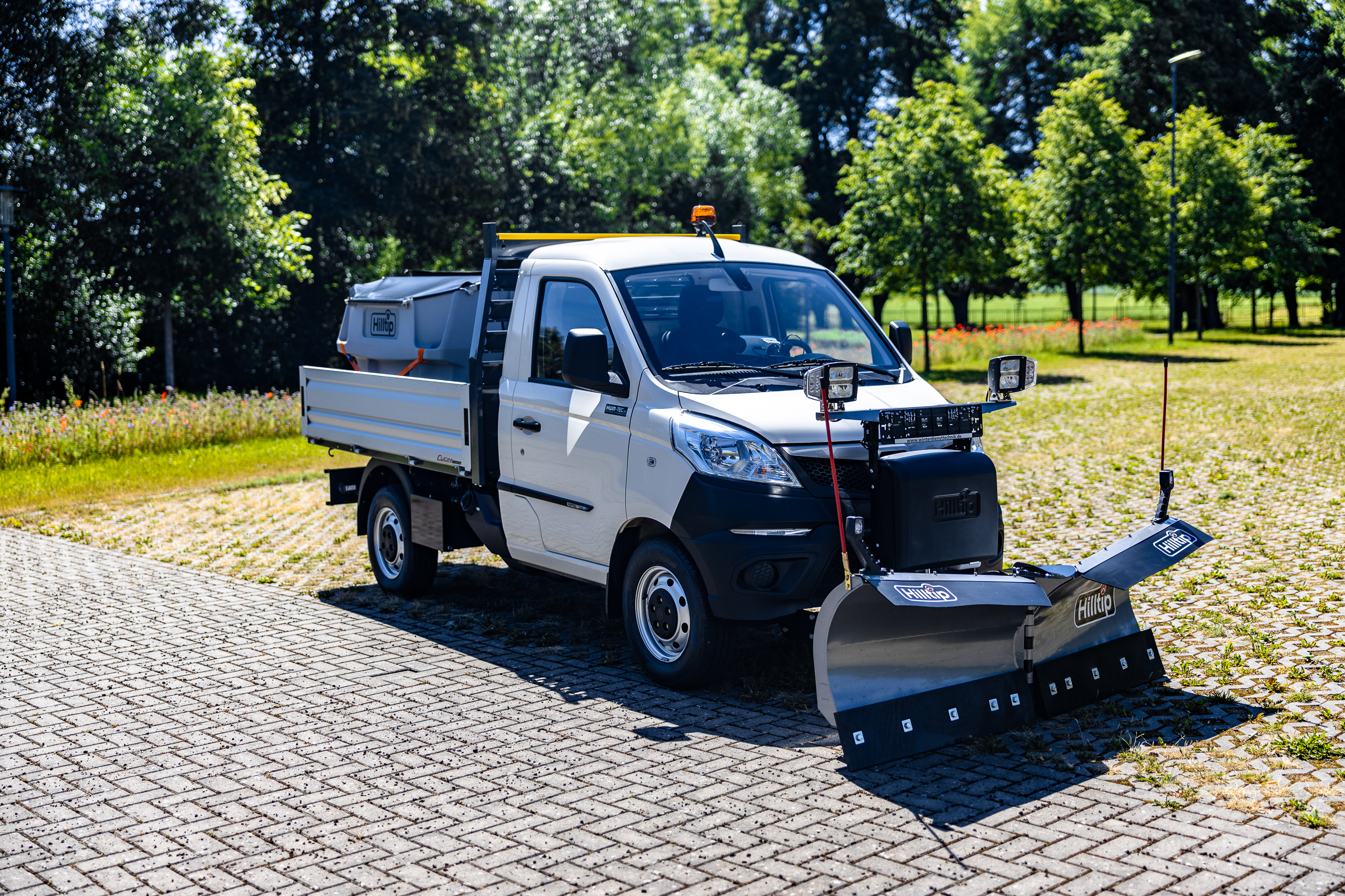 piaggio-porter-np6-winterdienst-piaggio-winterdienstfahrzeug-hwntec-22 Piaggio Porter NP6 Winterdienst Piaggio NP6 Winterdienstfahrzeug Hilltip Icestriker 550
