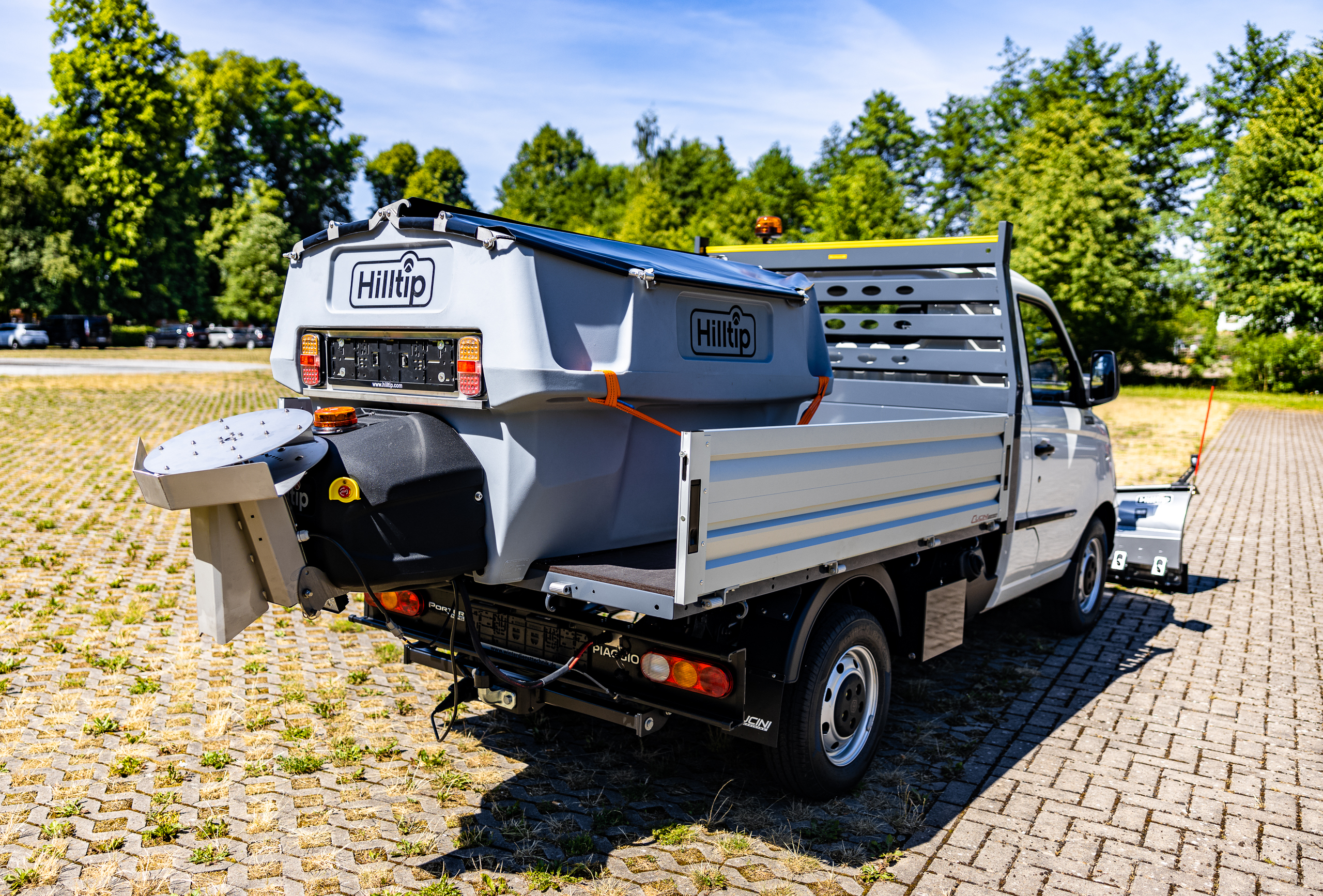 piaggio-porter-np6-winterdienst-piaggio-winterdienstfahrzeug-hwntec-25 Piaggio Porter NP6 Winterdienst Piaggio NP6 Winterdienstfahrzeug Hilltip Icestriker 550