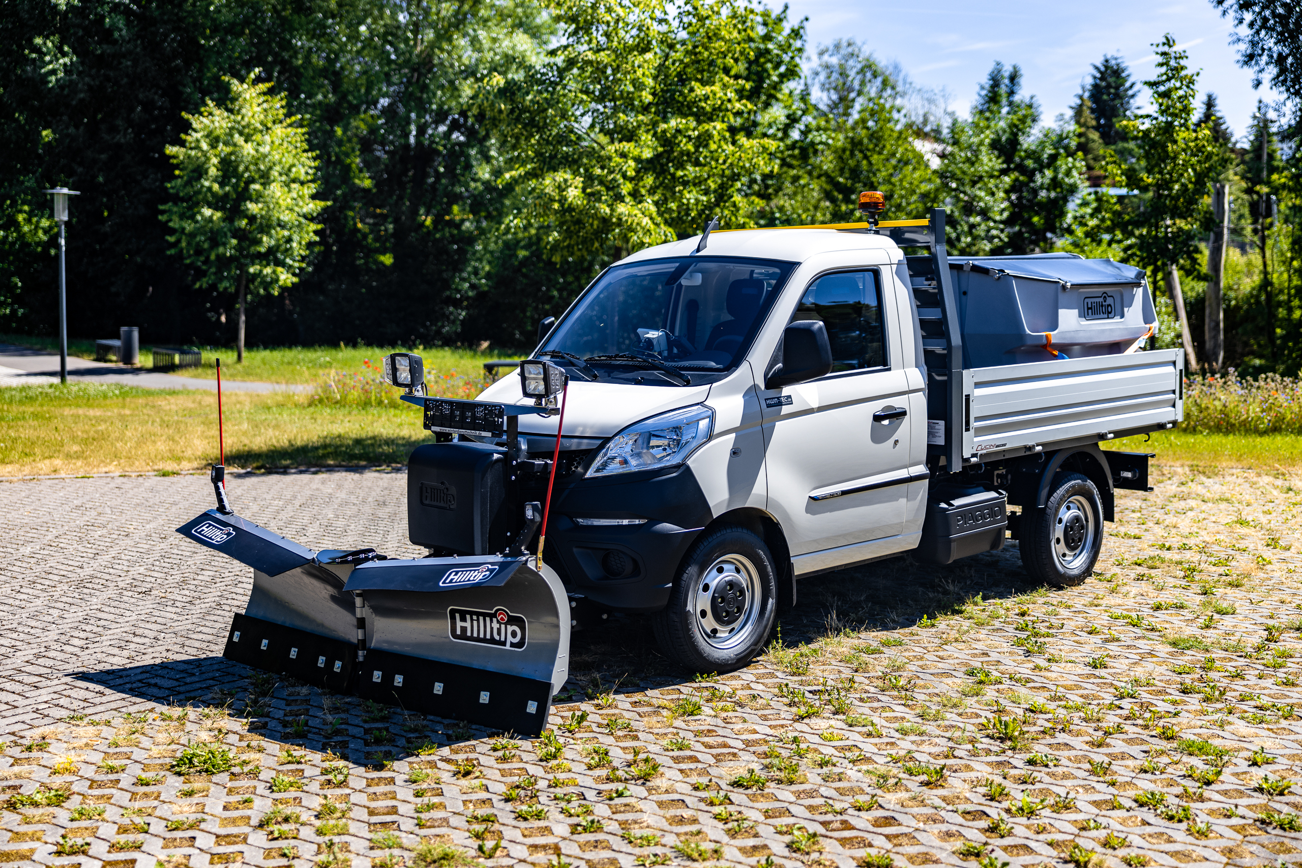 piaggio-porter-np6-winterdienst-piaggio-winterdienstfahrzeug-hwntec-19 Piaggio Porter NP6 Winterdienst Piaggio NP6 Winterdienstfahrzeug Hilltip Icestriker 550
